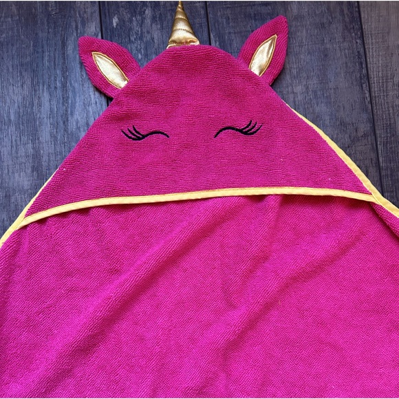 Very soft hot pink unicorn bath/beach towel - Picture 2 of 2